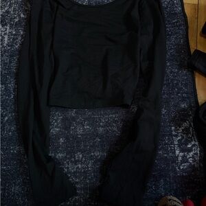 Black Long-Sleeve Cropped Women's Top